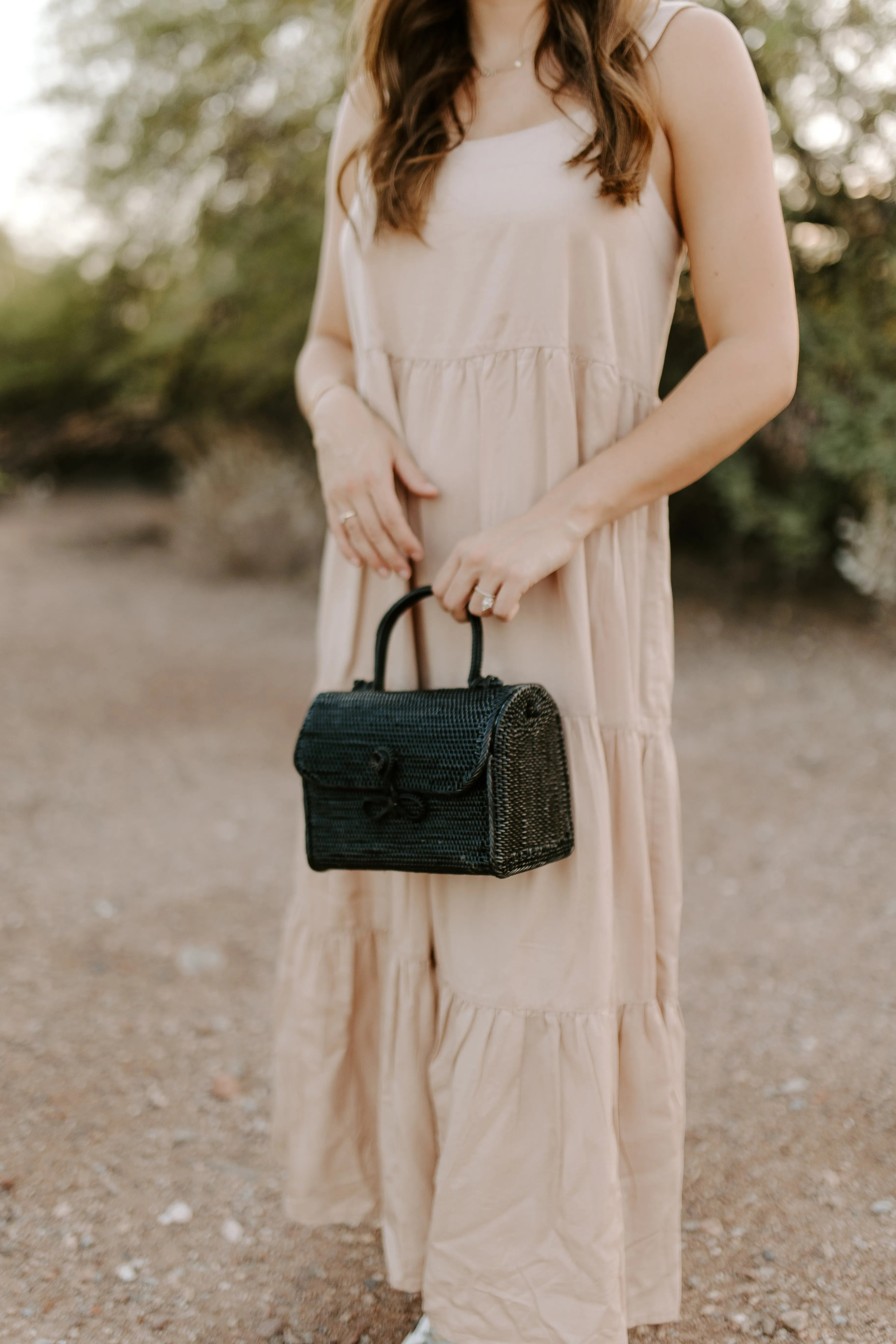 ALICE RATTAN HANDBAG IN BLACK
