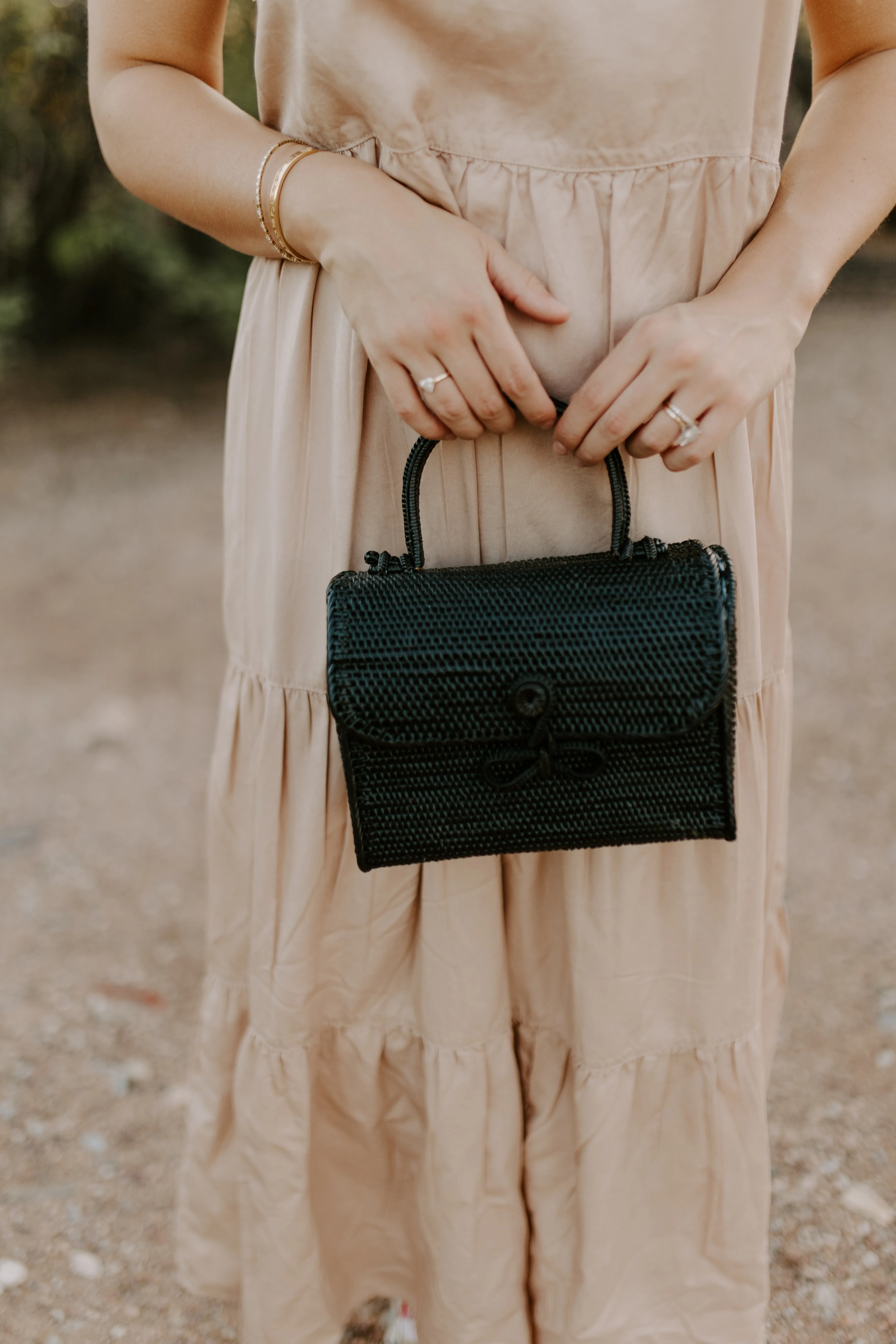 ALICE RATTAN HANDBAG IN BLACK