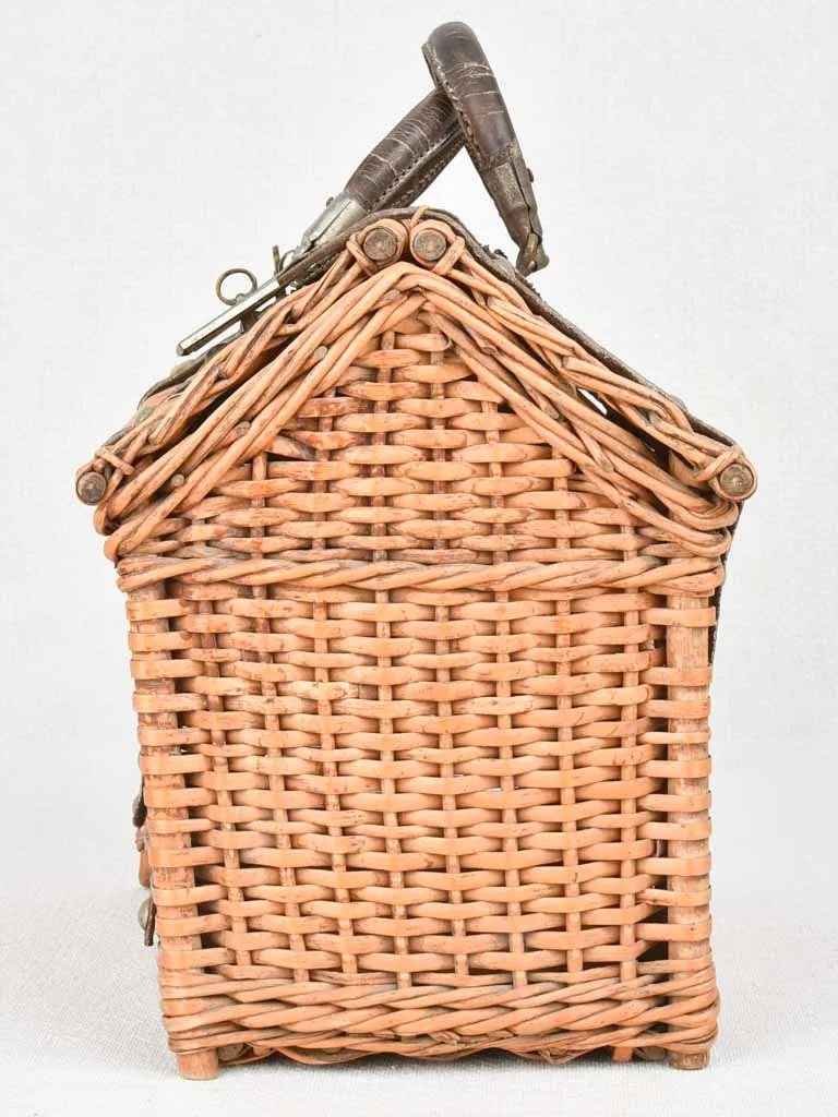 Small school lunch wicker basket - peaked