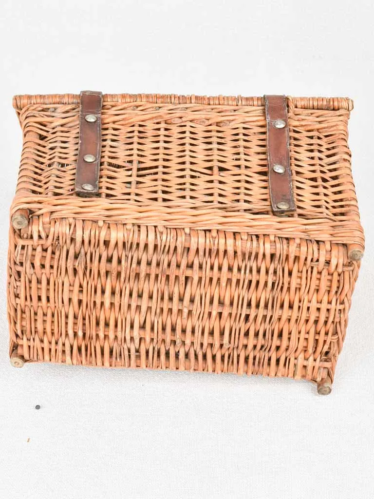 Small school lunch wicker basket - peaked