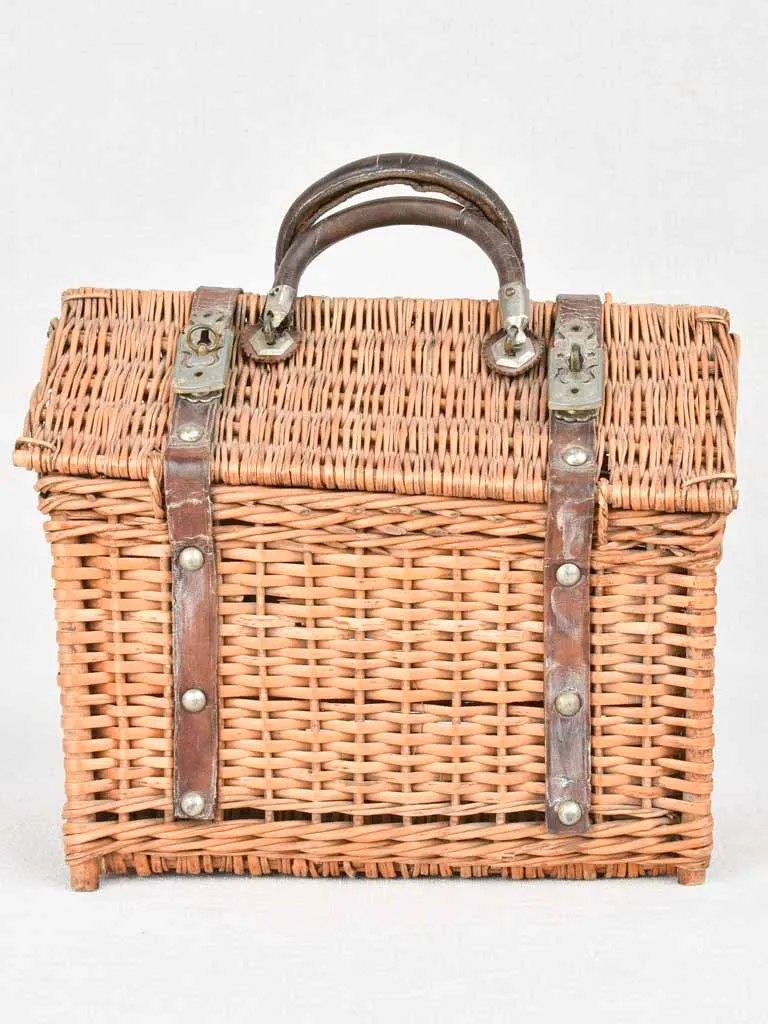Small school lunch wicker basket - peaked
