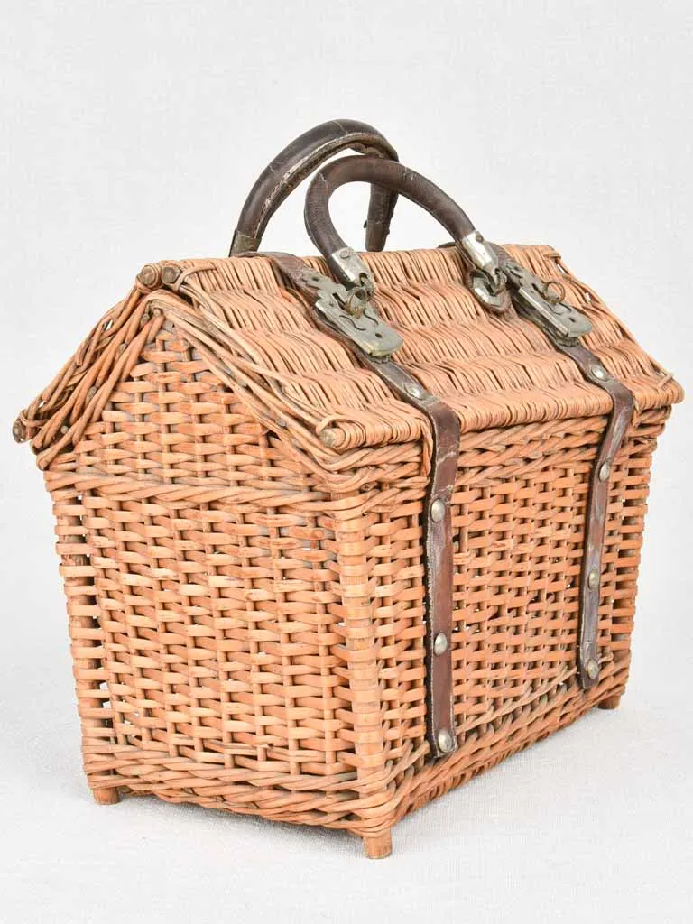 Small school lunch wicker basket - peaked